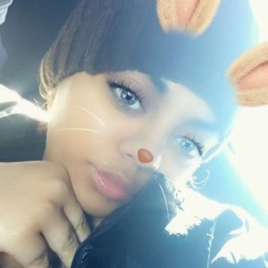 Meet your Posher, Sharyce